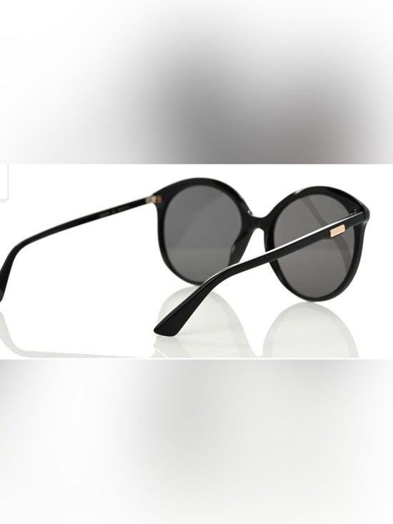 Gucci Women\'s Black Cat-Eye Sunglasses with Gold Logo Pouch